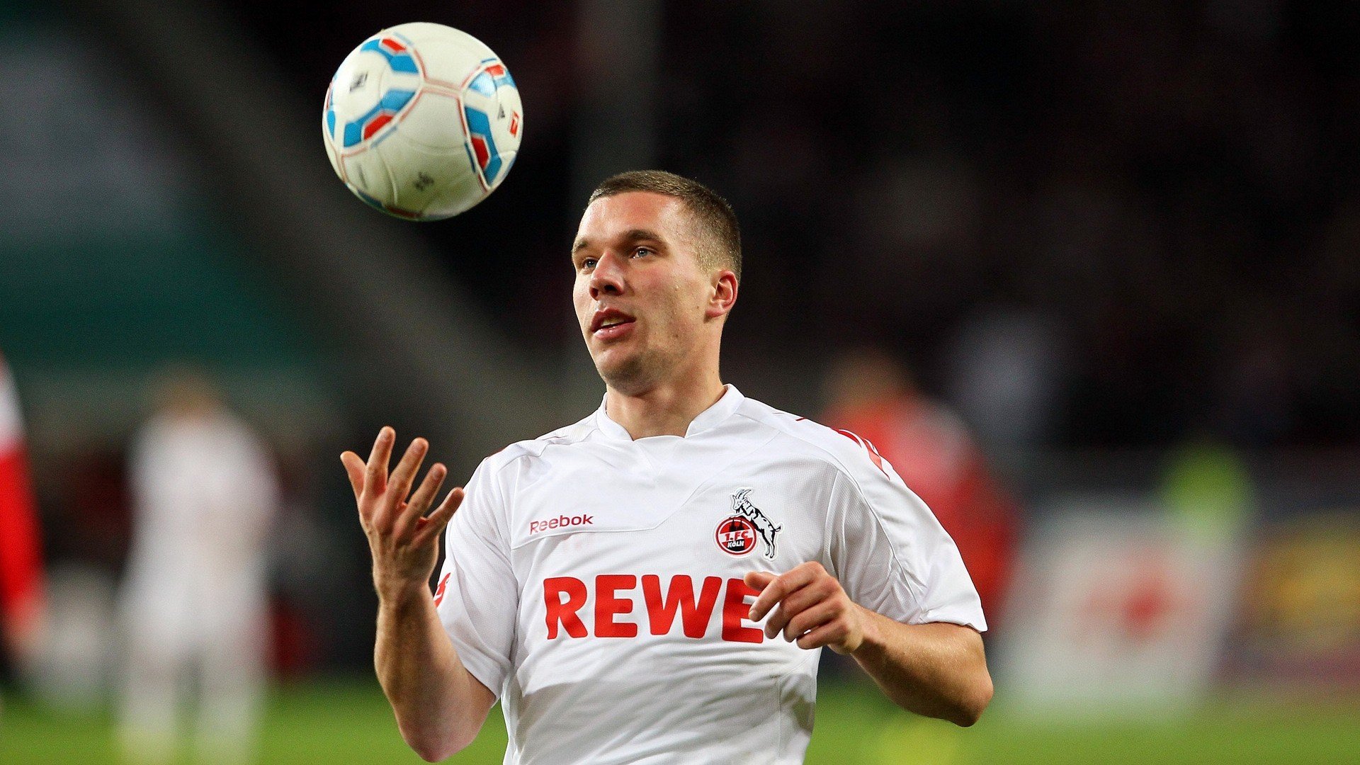 爱游戏官方-篮球运动装备研发创新步伐不断加快，篮球运动器材